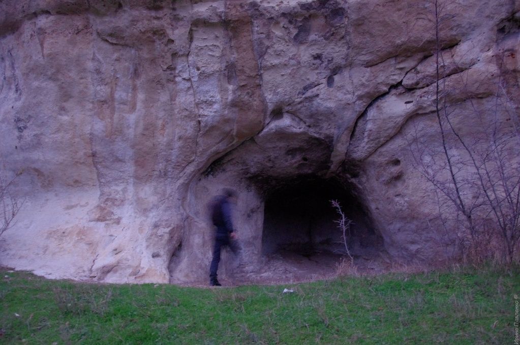 Чуфут-Кале, пещера.jpg